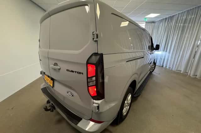 Ford Transit Custom (2024) thumbnail 2