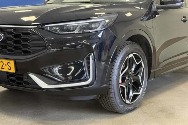 Ford Kuga (2024) thumbnail 2