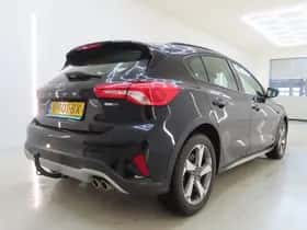Ford Focus (2021) thumbnail 3
