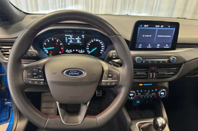 Ford Focus (2023) thumbnail 3