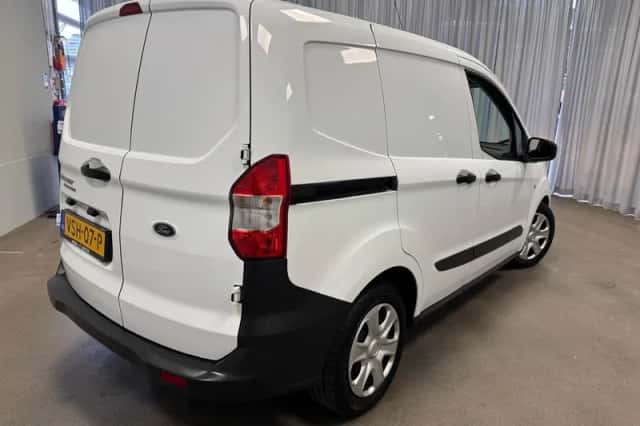 Ford Transit Courier (2022) thumbnail 2