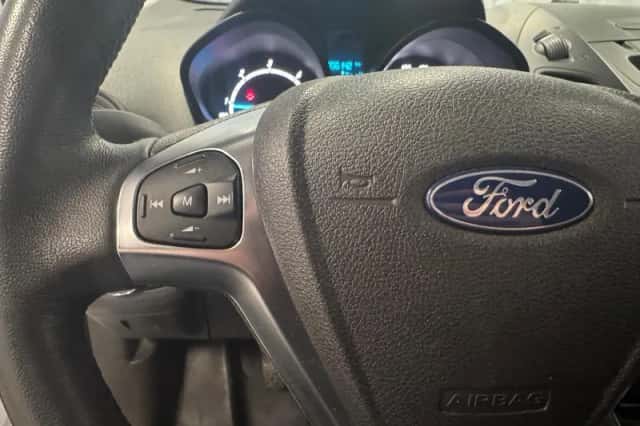Ford Transit Courier (2022) thumbnail 16