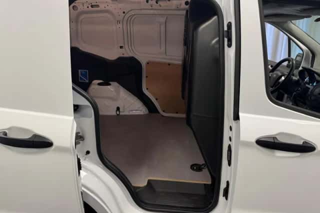 Ford Transit Courier (2022) thumbnail 20