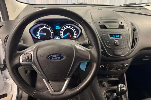 Ford Transit Courier (2022) thumbnail 3