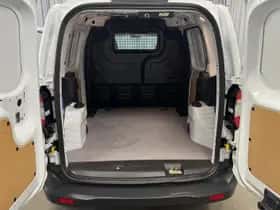 Ford Transit Courier (2022) thumbnail 21