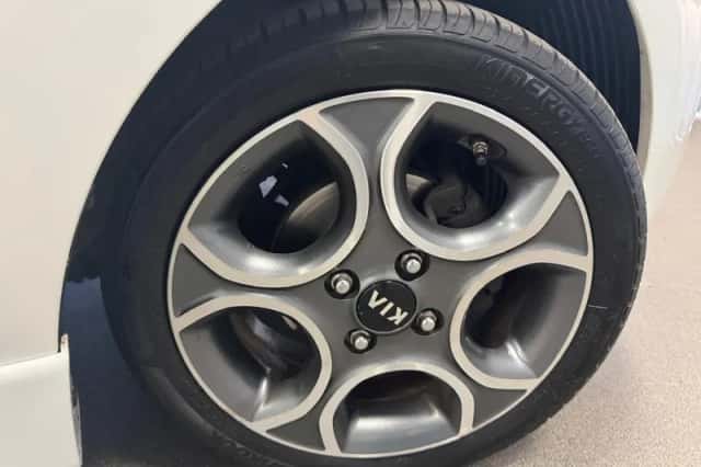 Kia Picanto (2015) thumbnail 5
