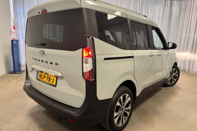 Ford Tourneo Courier (2024) thumbnail 2