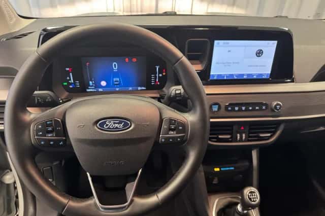 Ford Tourneo Courier (2024) thumbnail 3
