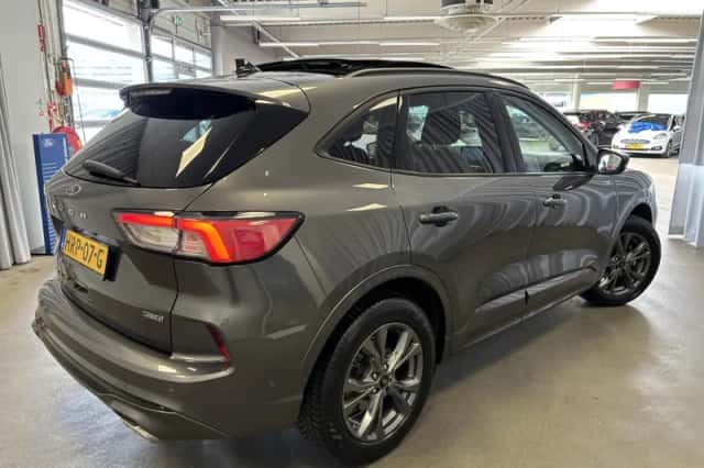 Ford Kuga (2022) thumbnail 2