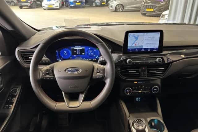 Ford Kuga (2022) thumbnail 3