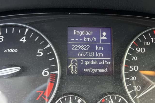 Ford Kuga (2022) thumbnail 5