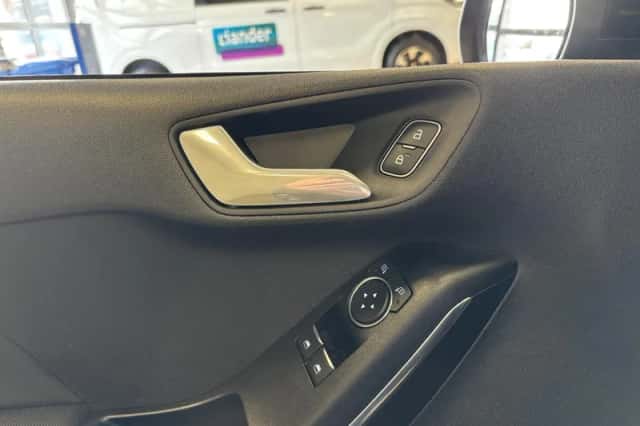 Ford Fiesta (2018) thumbnail 21