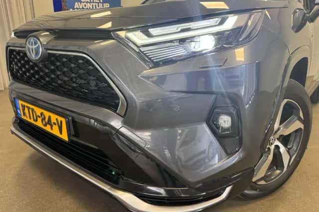 Toyota RAV4 (2022) thumbnail 6