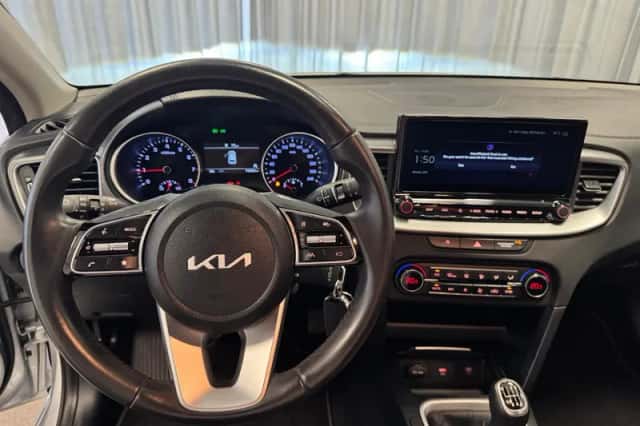 Kia Ceed (2023) thumbnail 3
