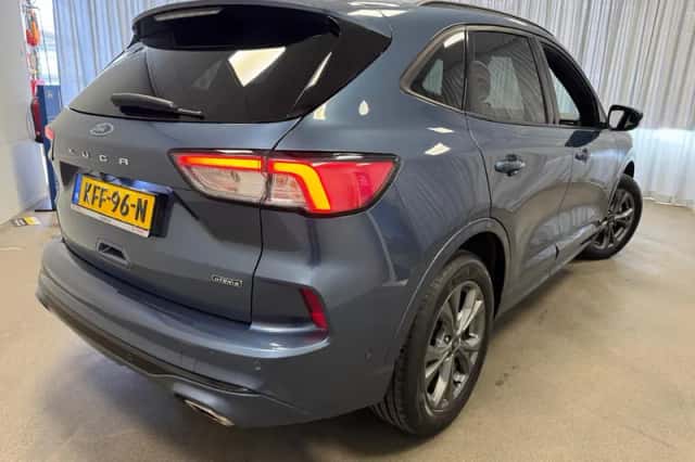 Ford Kuga (2023) thumbnail 2