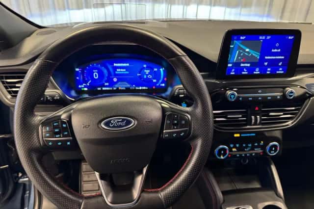 Ford Kuga (2023) thumbnail 3