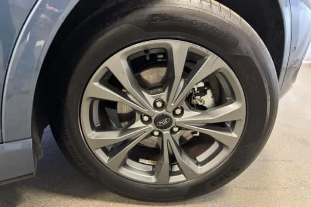 Ford Kuga (2023) thumbnail 5