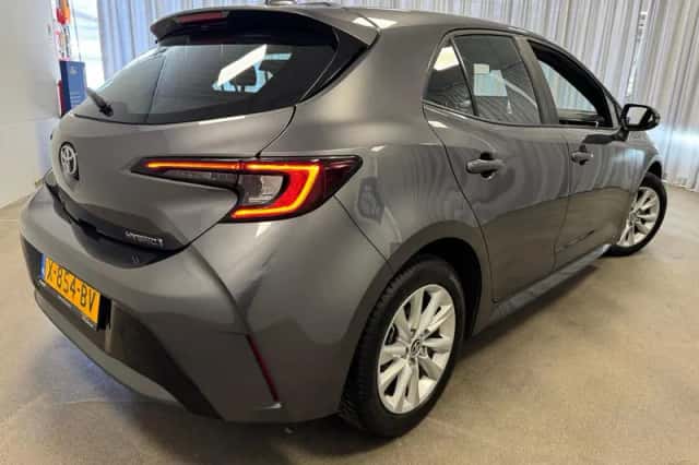 Toyota Corolla (2023) thumbnail 2