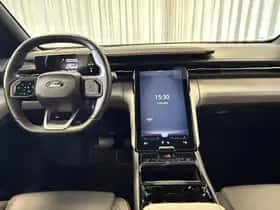 Ford Explorer (2025) thumbnail 3