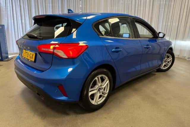 Ford Focus (2021) thumbnail 2