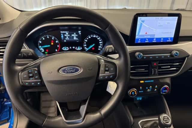 Ford Focus (2021) thumbnail 3