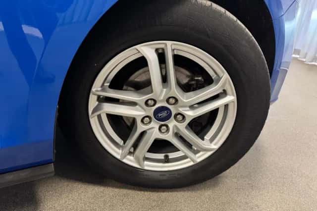 Ford Focus (2021) thumbnail 5