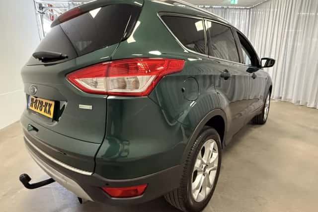 Ford Kuga (2016) thumbnail 2
