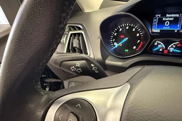 Ford Kuga (2016) thumbnail 14