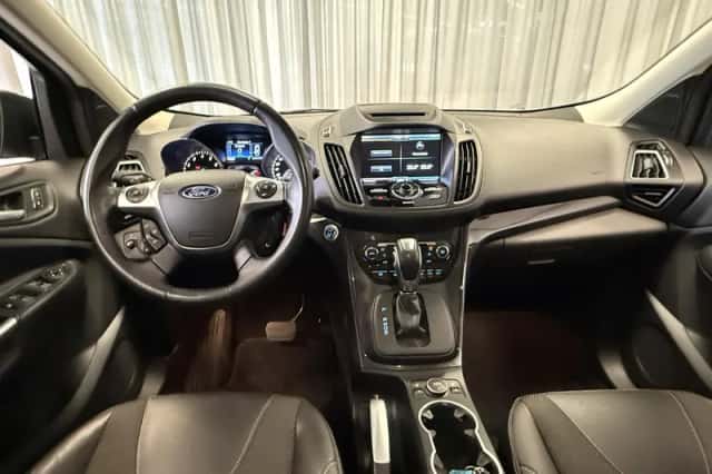 Ford Kuga (2016) thumbnail 3