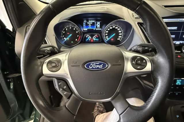 Ford Kuga (2016) thumbnail 24