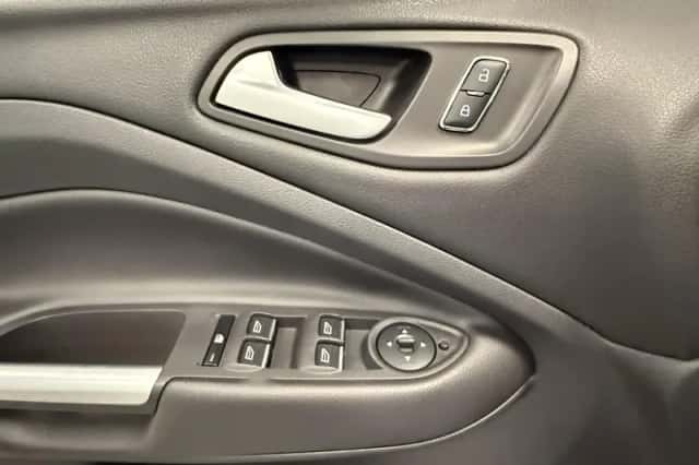 Ford Kuga (2016) thumbnail 28