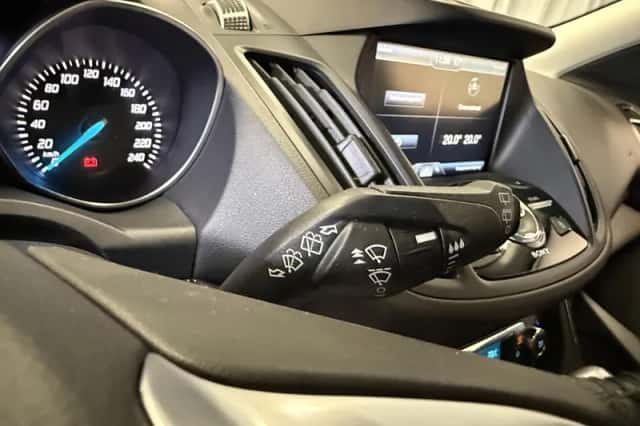 Ford Kuga (2016) thumbnail 29