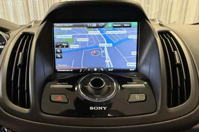 Ford Kuga (2016) thumbnail 10