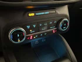 Ford Kuga (2023) thumbnail 10