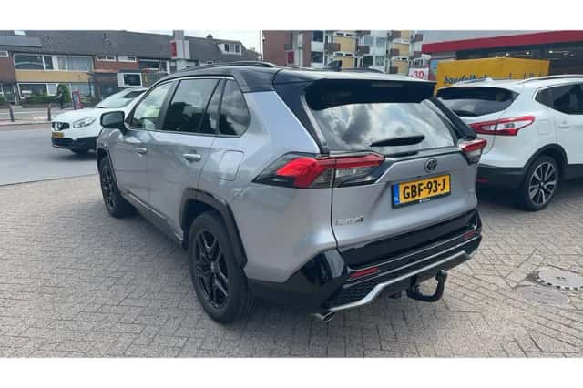 Toyota RAV4 (2024) thumbnail 2