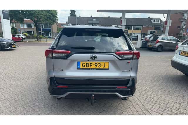 Toyota RAV4 (2024) thumbnail 3