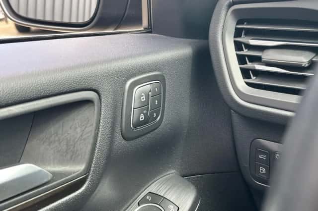 Ford Kuga (2021) thumbnail 18