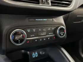 Ford Kuga (2021) thumbnail 9