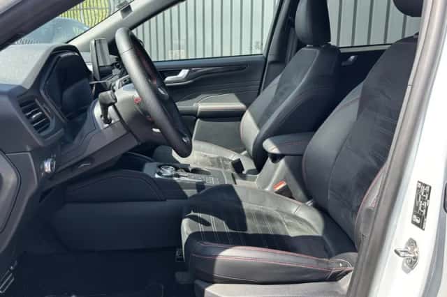 Ford Kuga (2023) thumbnail 5