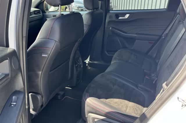 Ford Kuga (2023) thumbnail 6
