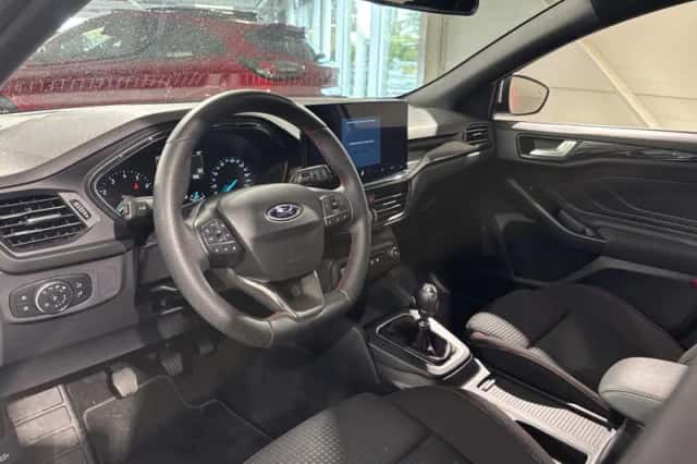 Ford Focus (2024) thumbnail 3