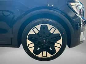 Ford Explorer (2024) thumbnail 3