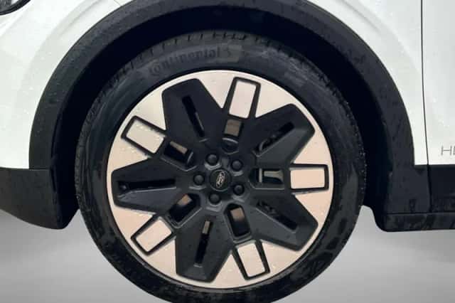 Ford Explorer (2025) thumbnail 5