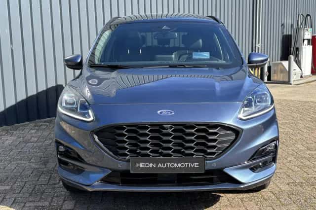 Ford Kuga (2023) thumbnail 2