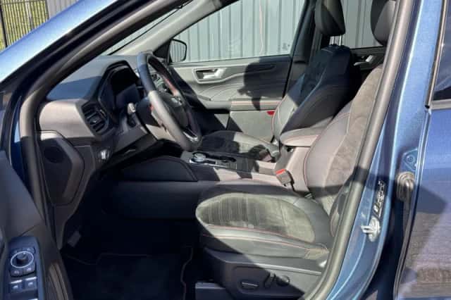 Ford Kuga (2023) thumbnail 6