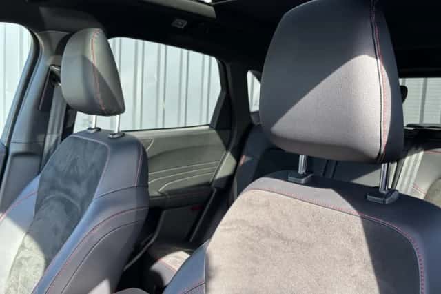 Ford Kuga (2023) thumbnail 9