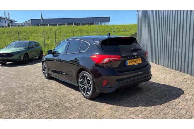 Ford Focus (2018) thumbnail 3