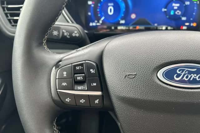 Ford Kuga (2023) thumbnail 17