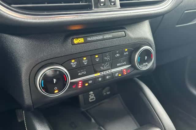 Ford Kuga (2023) thumbnail 9