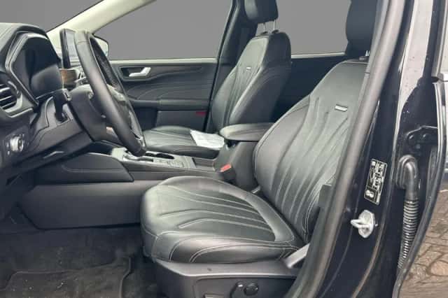 Ford Kuga (2023) thumbnail 10